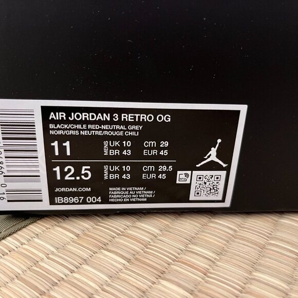 š„ Brand New Nike Air Jordan 3 āInternational Flightā ā Size 11 ā OG Box Include - Picture 3 of 10